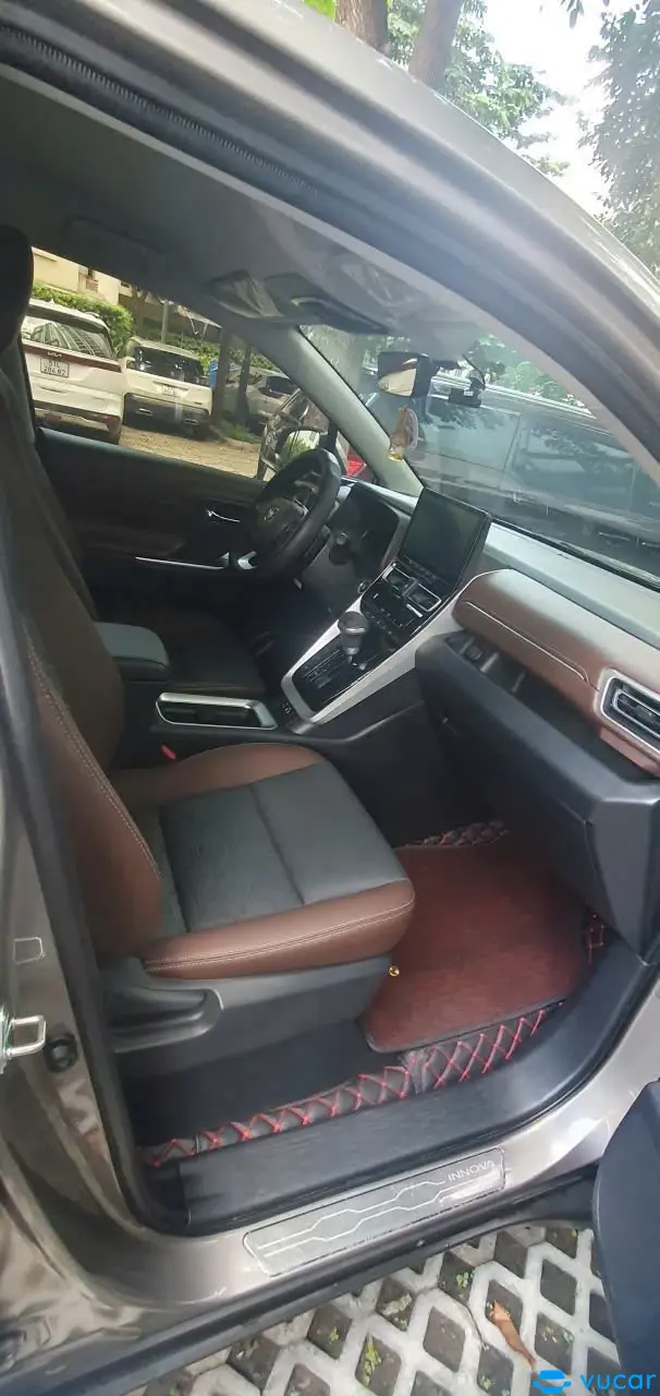 Toyota Innova Cross 2024 - Nội thất 1