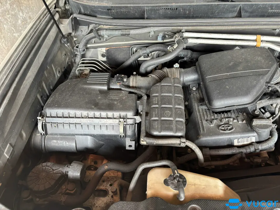 Toyota Prado TXL 2.7L 2010 - Khoang động cơ 3