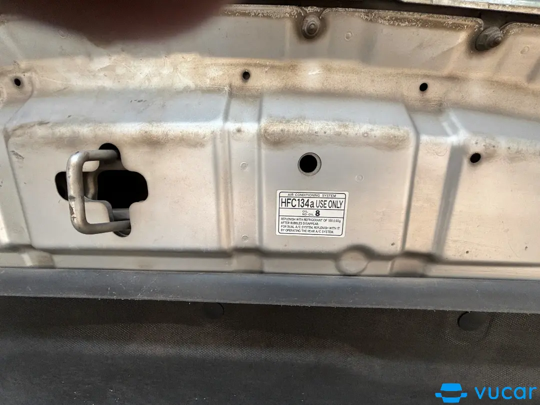 Toyota Prado TXL 2.7L 2010 - Khoang động cơ 1