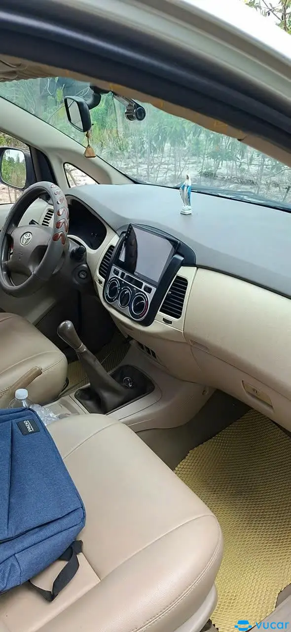 Toyota Innova 2.0 MT 2006 - Nội thất 2