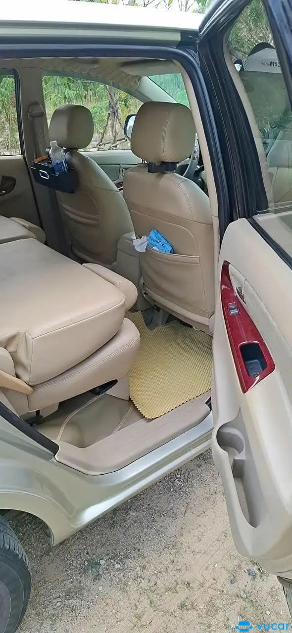 Toyota Innova 2.0 MT 2006 - Nội thất 1
