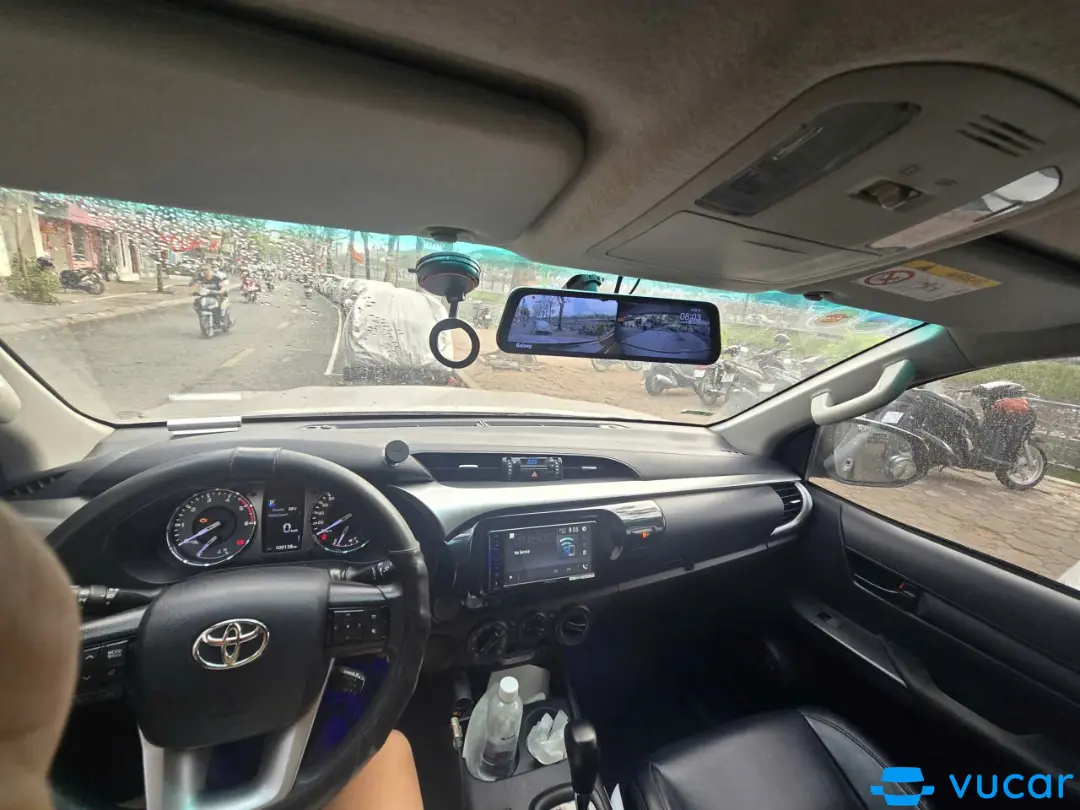 Toyota Hilux 2.4L 4x2 AT 2021 - Nội thất 6
