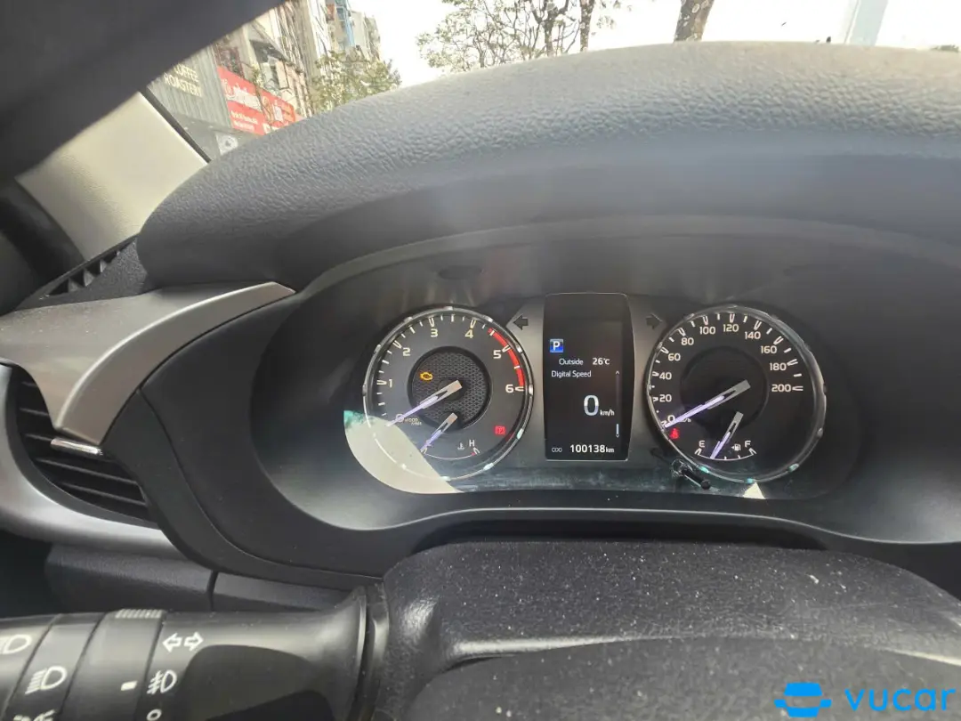 Toyota Hilux 2.4L 4x2 AT 2021 - Nội thất 7