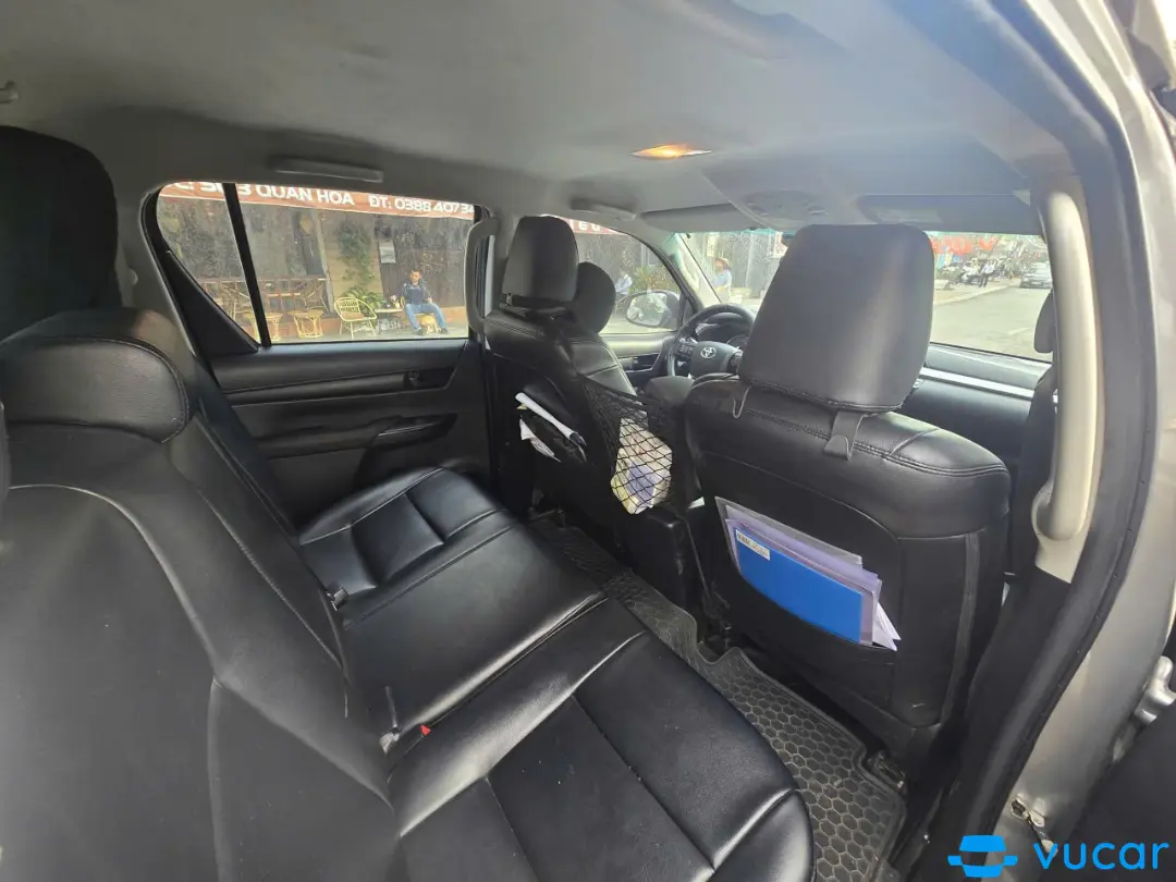 Toyota Hilux 2.4L 4x2 AT 2021 - Nội thất 4