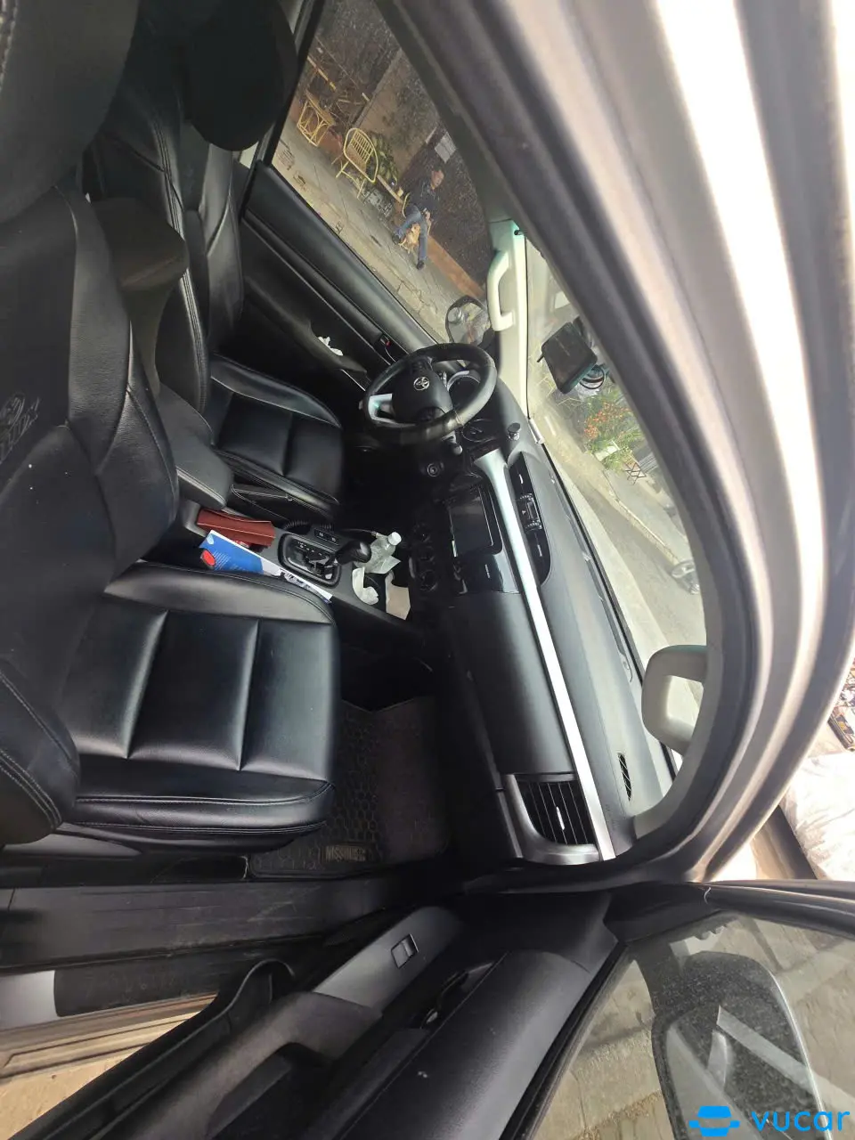 Toyota Hilux 2.4L 4x2 AT 2021 - Nội thất 5