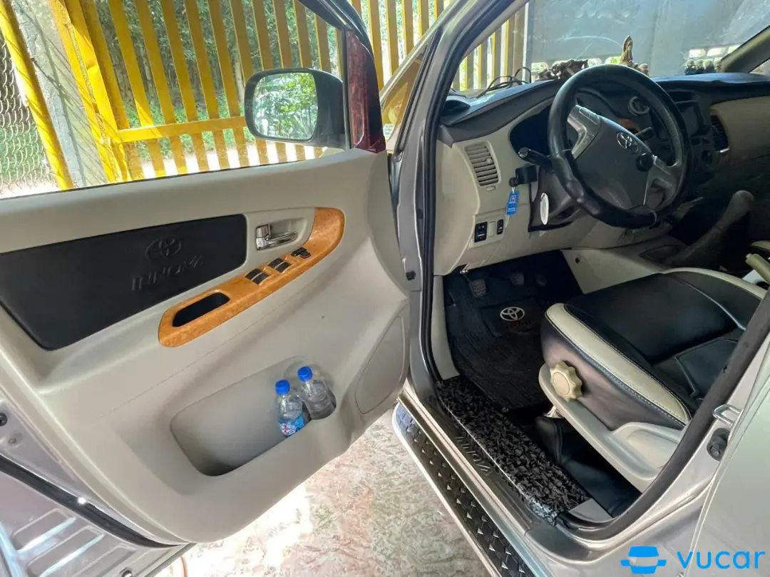 Toyota innova mt 2011 - Nội thất 6