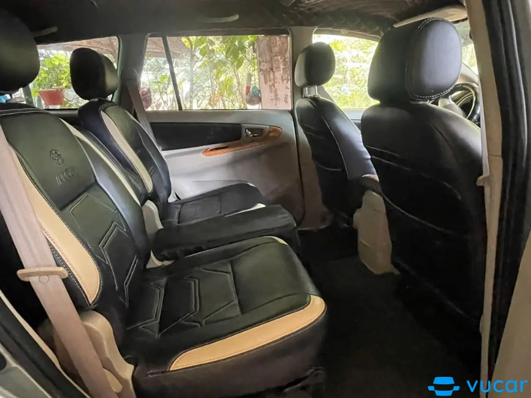 Toyota innova mt 2011 - Nội thất 4
