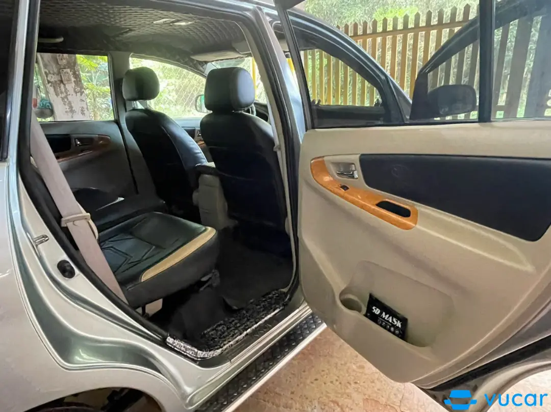 Toyota innova mt 2011 - Nội thất 7
