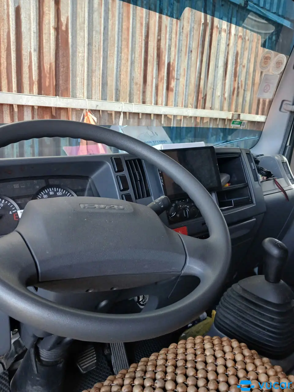 Isuzu QKR 210 Thùng kín Euro 5 2025  - Nội thất 1