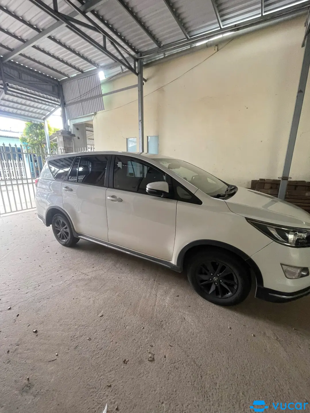 Toyota innova 2.0 venturer 2019 - Ngoại thất 6