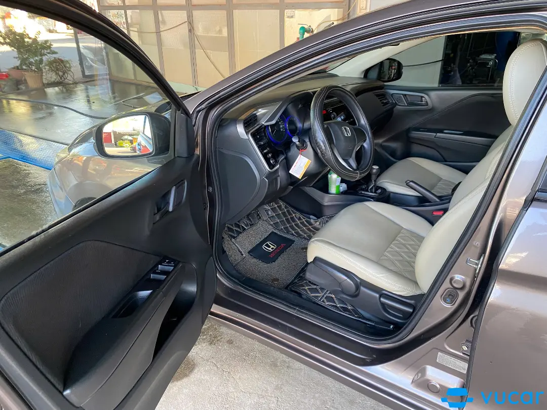 Ford Everest Số sàn 2019  - Nội thất 2