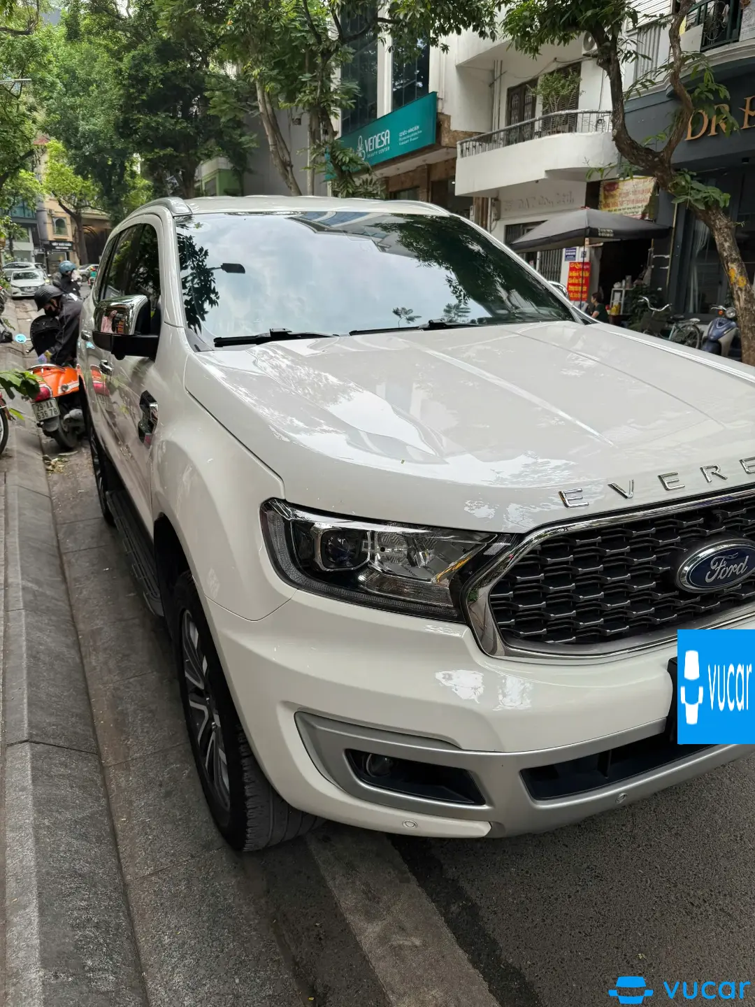 Ảnh xe Ford Everest Titanium 2.0L 4x2 AT 2021