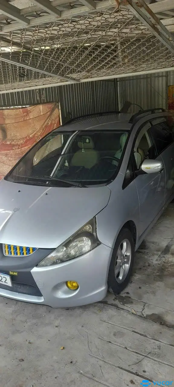Mitsubishi Grandis 2005 - Ngoại thất 1