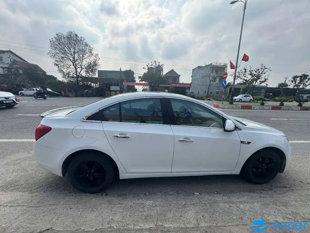 Chevrolet Cruze LS 1.6 MT 2013 - Ngoại thất 6