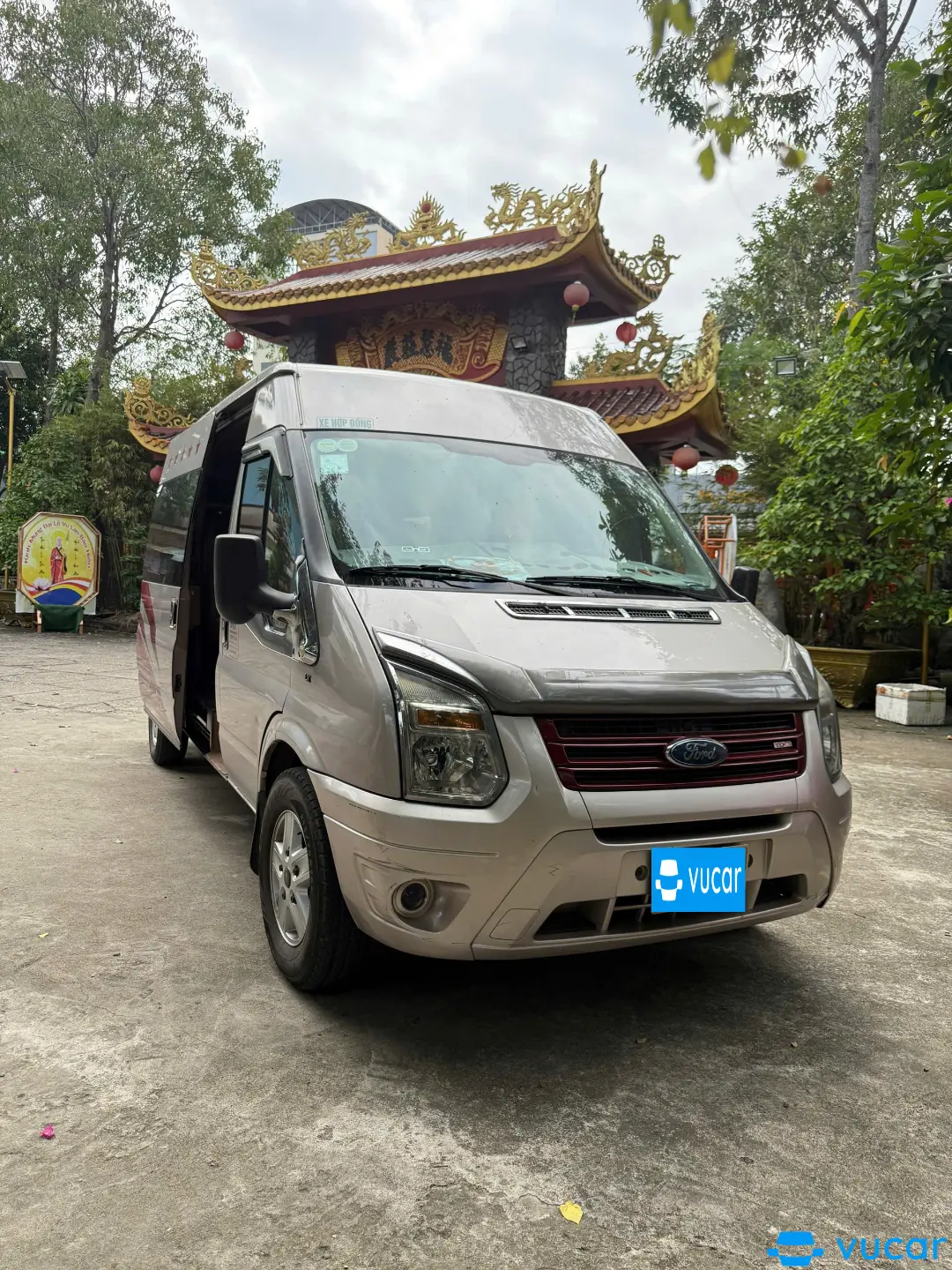 Ảnh xe Ford transit 2018