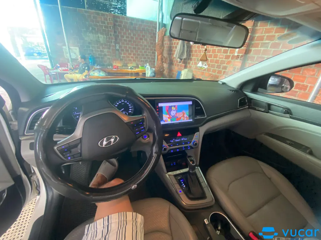Huyndai Elantra 1.6 At 2016 - Nội thất 4