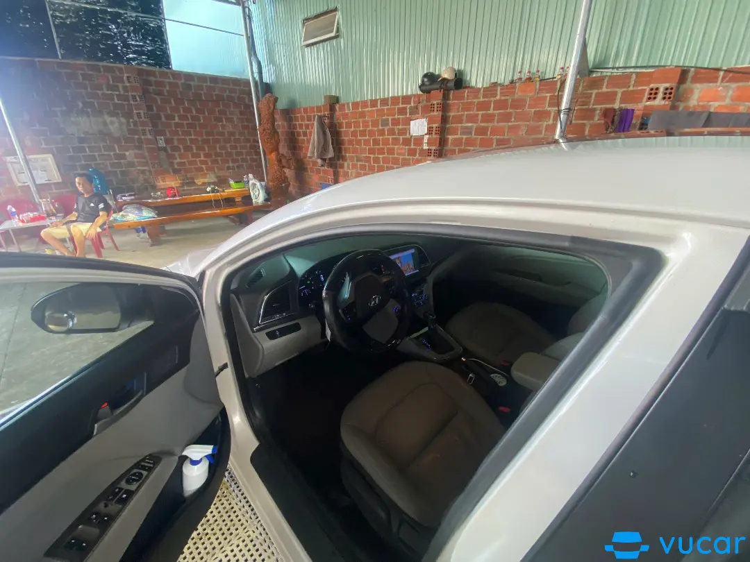 Huyndai Elantra 1.6 At 2016 - Nội thất 5
