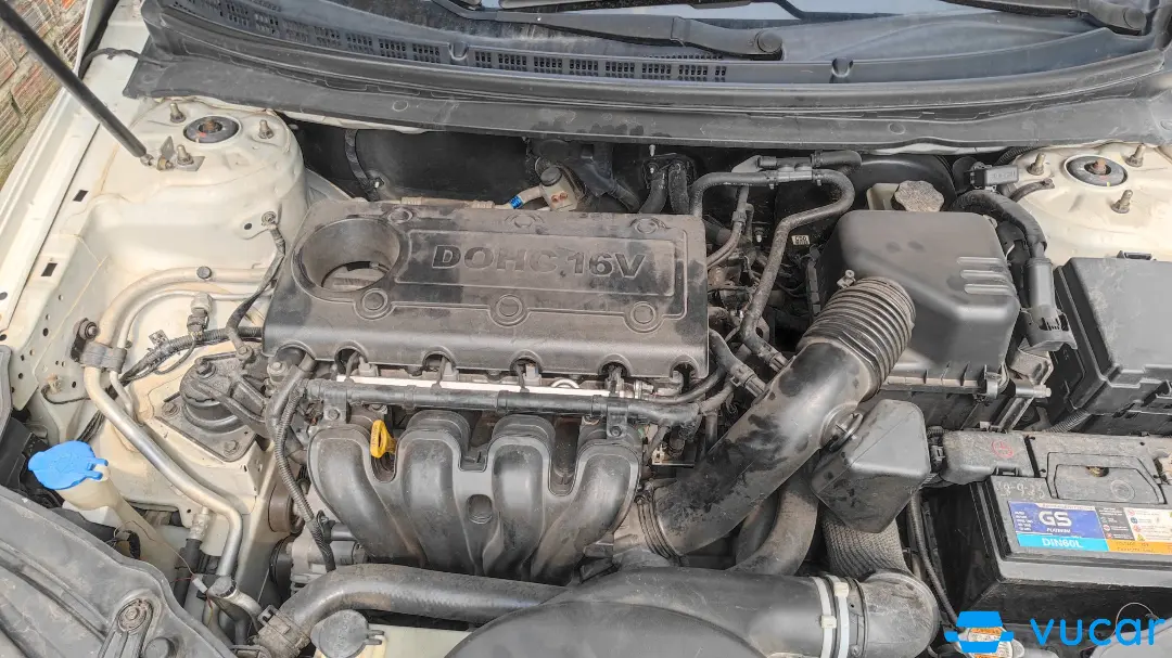 Kia Cerato Koup 2011  - Khoang động cơ 4