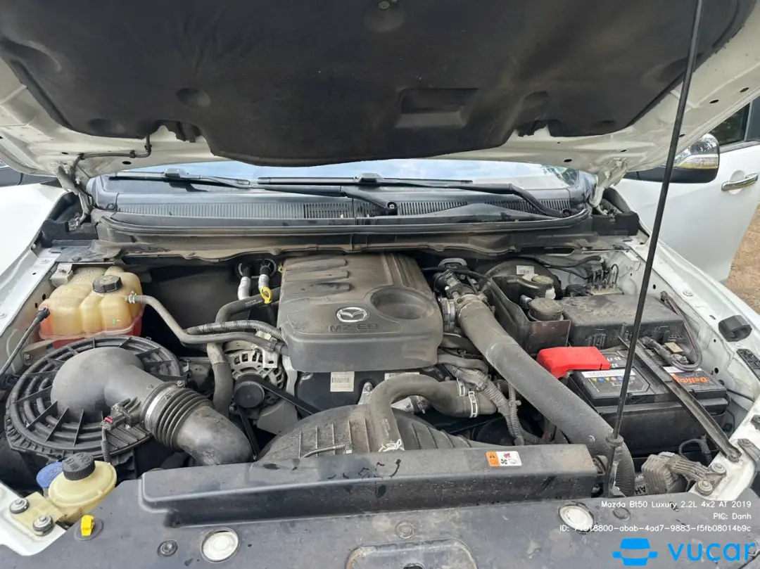 Mazda Bt50 Luxury 2.2L 4x2 AT 2019 - Khoang động cơ 1