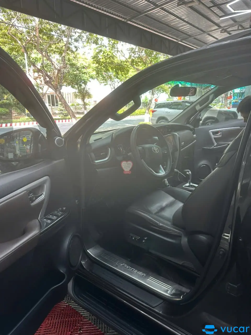 Toyota Fortuner 2.7V 4x2 AT 2017 - Nội thất 2