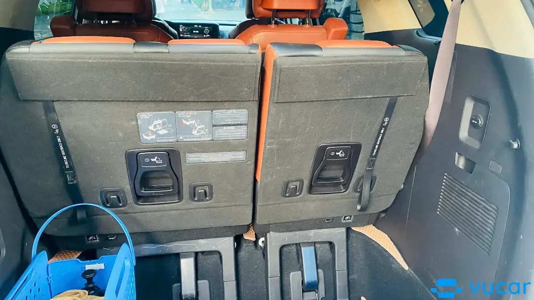 Kia Carnival Signature 2.2D 2024 - Khoang động cơ 1