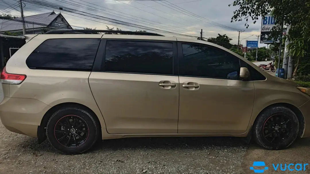 Toyota Sienna LE 2.7 2010 - Ngoại thất 4
