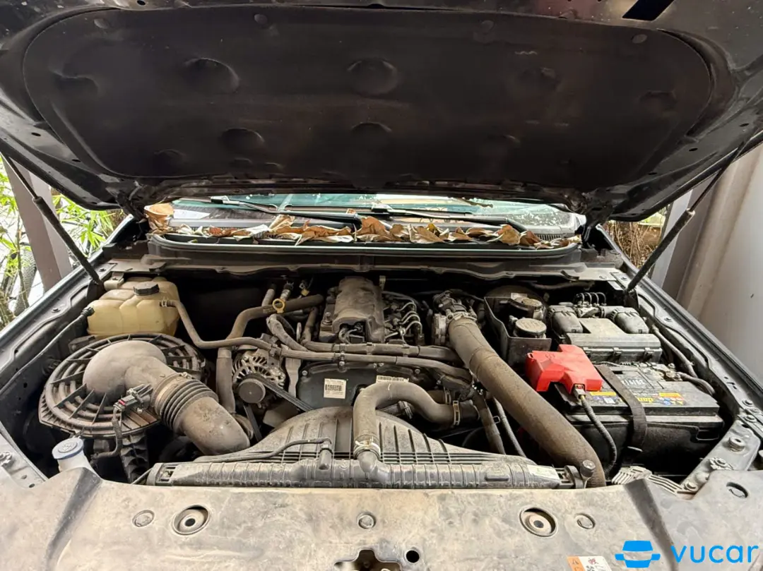 Ford Ranger XLS 2.2L 4x2 AT 2021 - Khoang động cơ 2