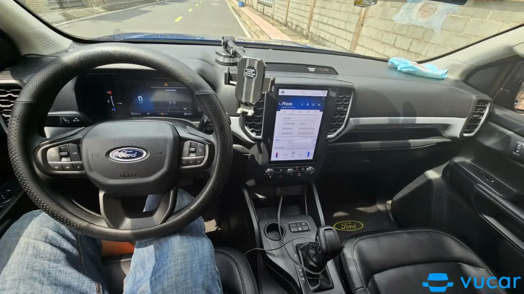 Ford Ranger XLS 2.0L 4x2 AT 2023 - Nội thất 9