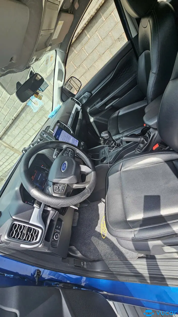 Ford Ranger XLS 2.0L 4x2 AT 2023 - Nội thất 8