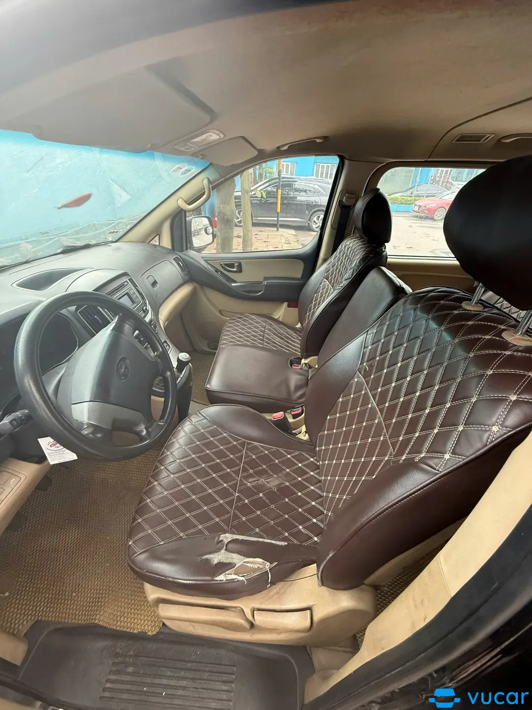 Hyundai Grand Starex 2.4 MT 2016 - Nội thất 1