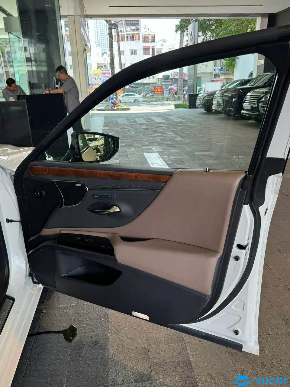 Lexus ES 300h 2023 - Nội thất 3