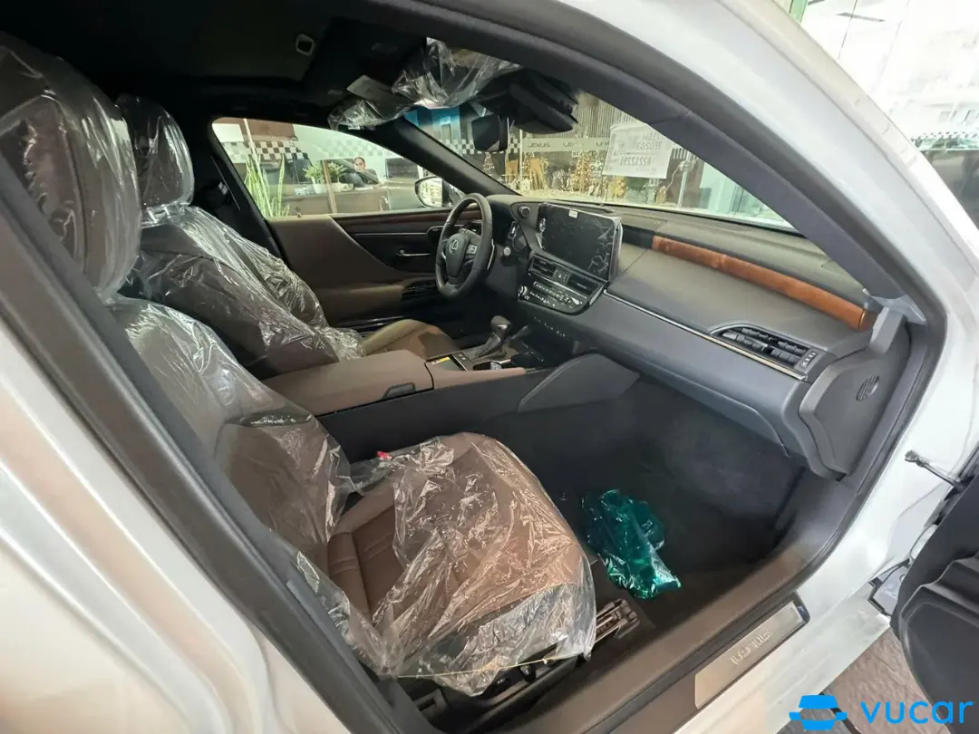 Lexus ES 300h 2023 - Nội thất 1