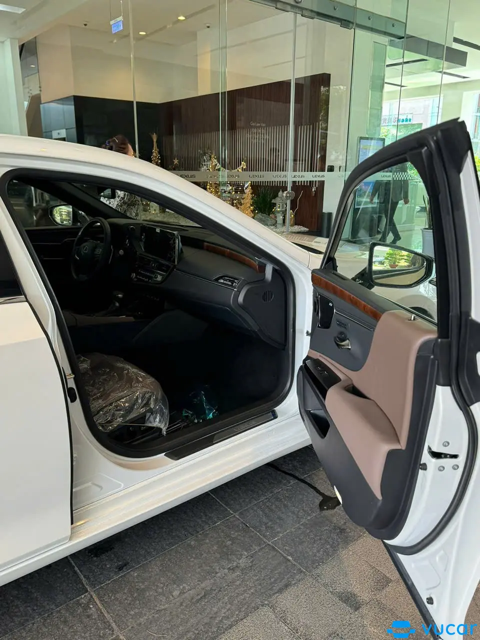 Lexus ES 300h 2023 - Nội thất 7