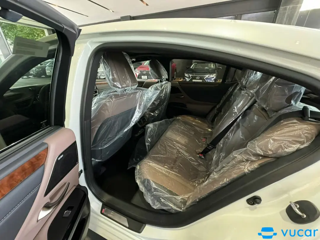 Lexus ES 300h 2023 - Nội thất 4