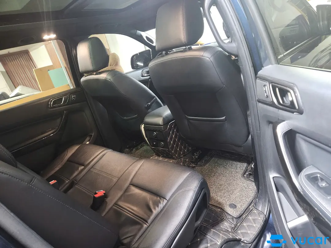 Ford Everest Titanium 2.0L 4x4 AT 2021 - Nội thất 1