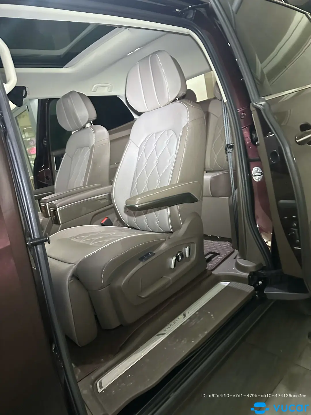 Volkswagen Viloran Luxury 2024 - Nội thất 5