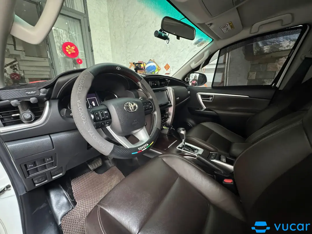 Toyota Fortuner 2.7V 4x2 AT 2017 - Nội thất 2