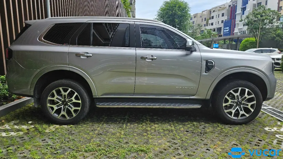 Ảnh xe Ford Everest Titanium Plus 2.0L 4x4 AT 2023 - ảnh 3