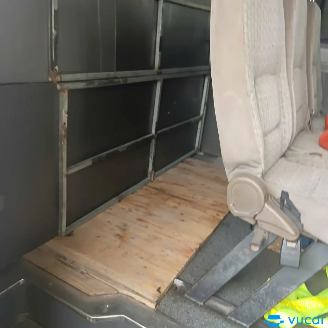 Mercedes-Benz Sprinter 2006 - Nội thất 7