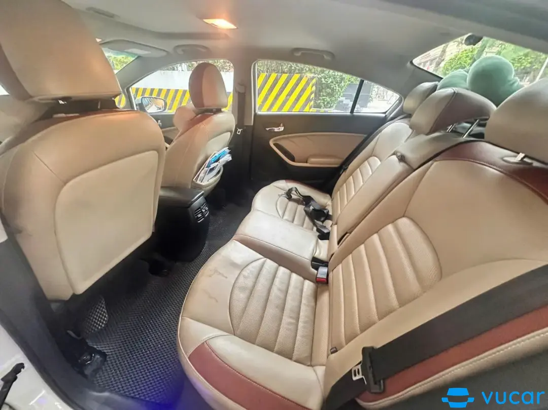 Kia Cerato 2.0 (trắng) 2018 - Nội thất 3