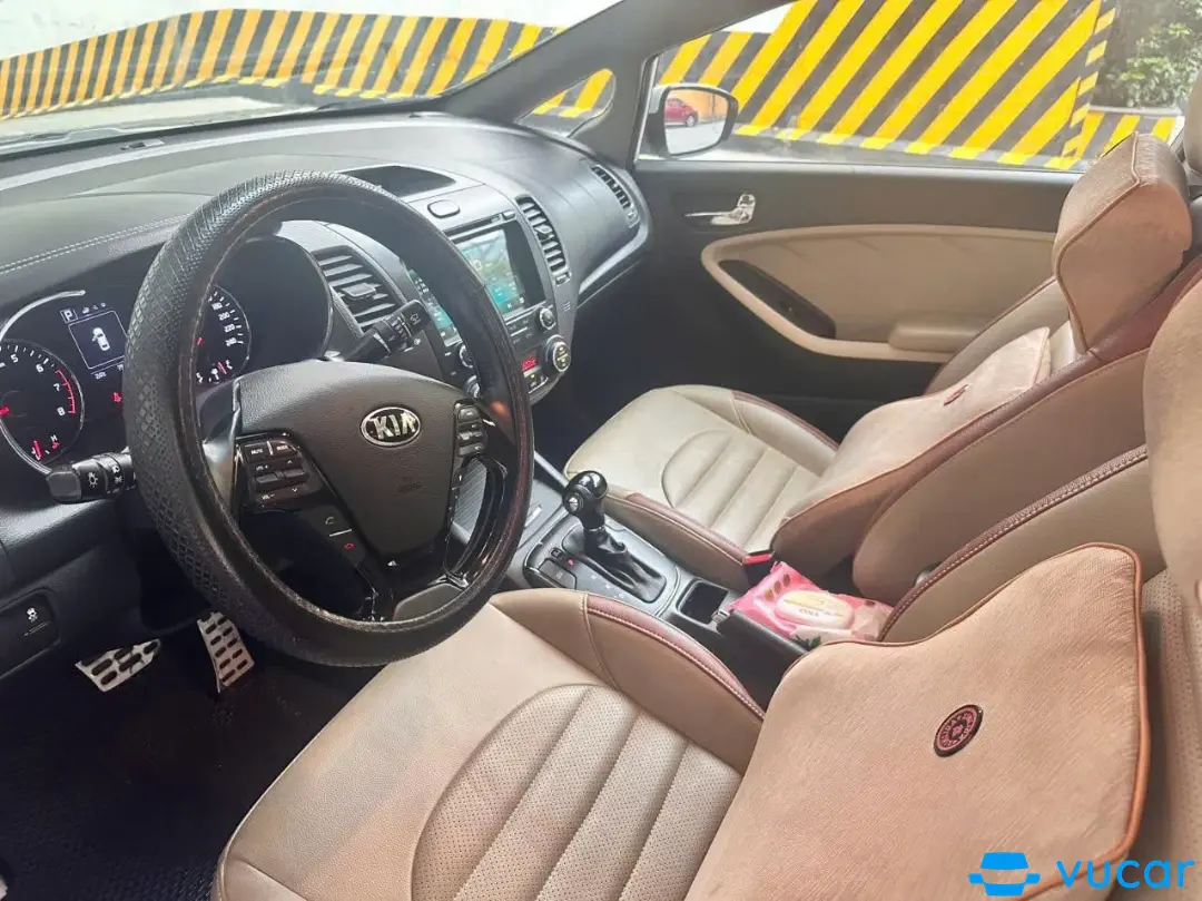 Kia Cerato 2.0 (trắng) 2018 - Nội thất 4