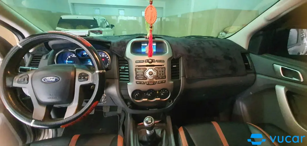 Ford Ranger XLT 2.2L 4x4 MT 2014 - Nội thất 1