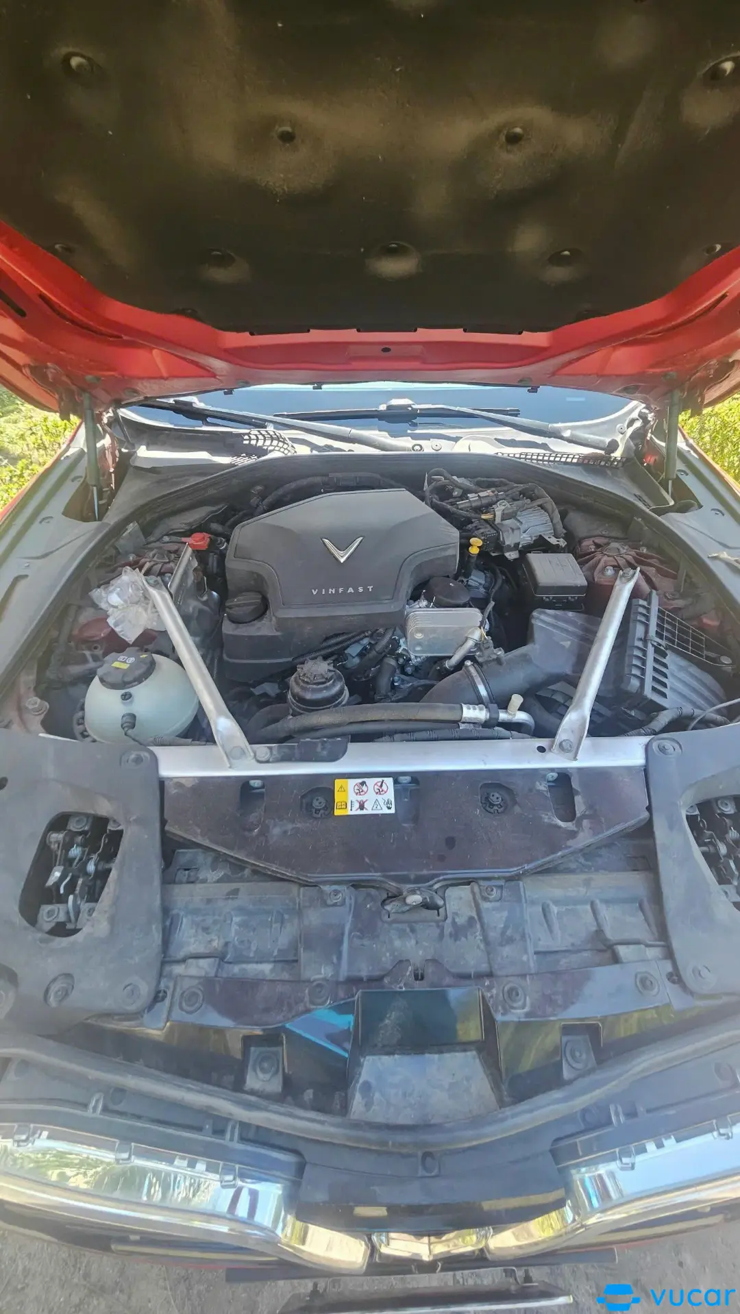 Vinfast Lux a 2.0 AT 2021 - Khoang động cơ 1