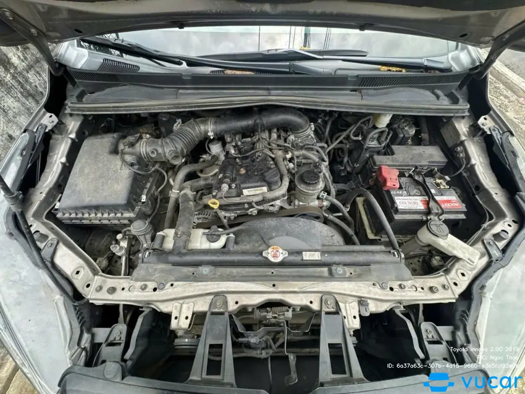 Toyota Innova 2.0G 2019 - Khoang động cơ 2