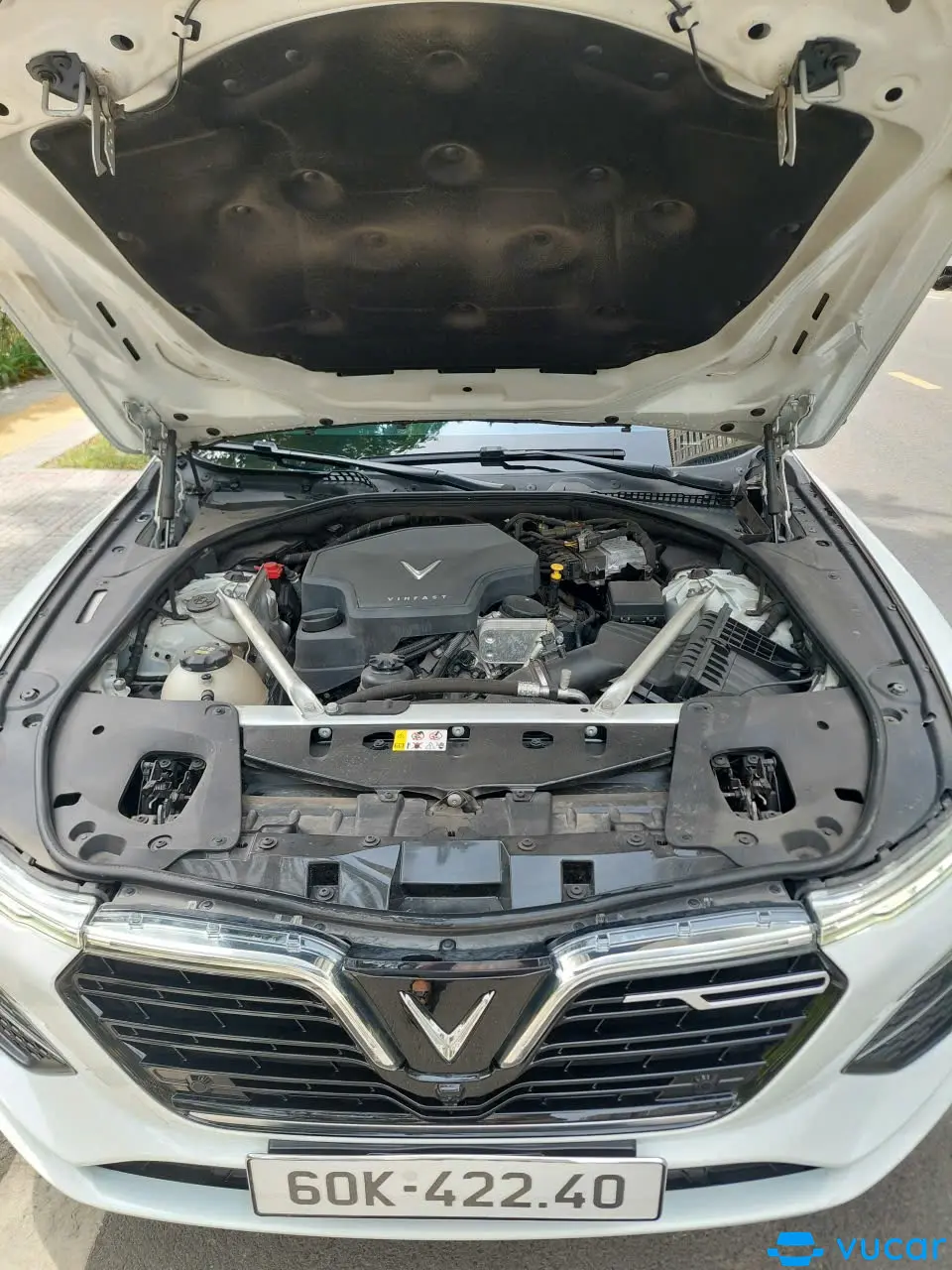 VinFast Lux A Premium 2022  - Khoang động cơ 1