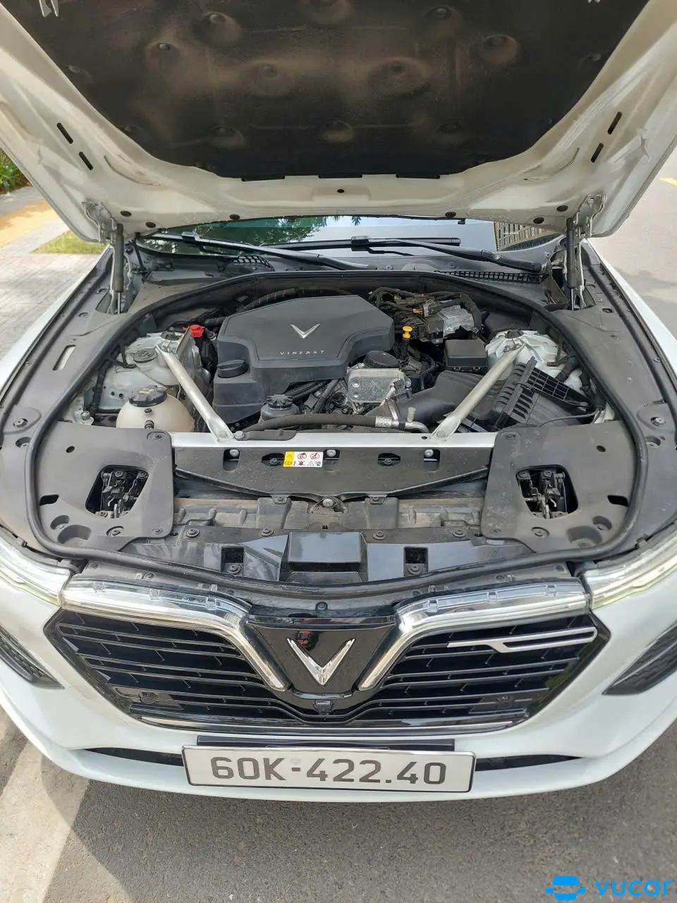 VinFast Lux A Premium 2022  - Khoang động cơ 2