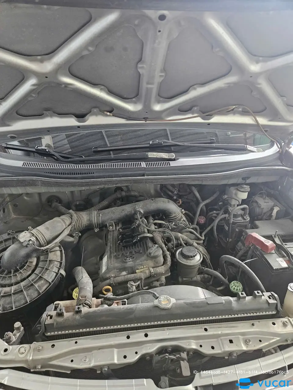 Toyota Innova V 2010 - Khoang động cơ 1