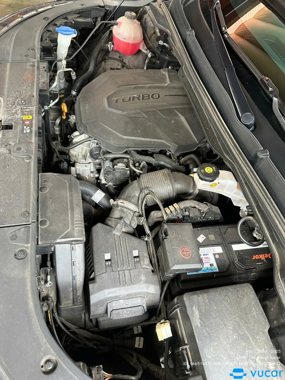 Kia Carnival Premium 2.2D 7S 2024 - Khoang động cơ 2