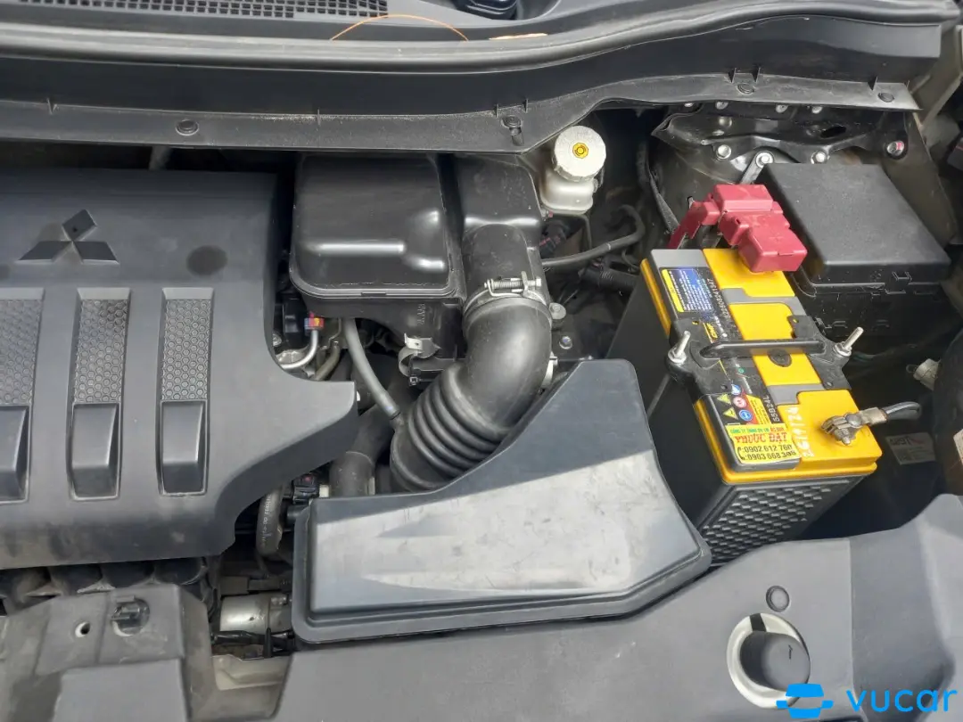Mitsubishi Xpander 1.5 AT 2020 - Khoang động cơ 1