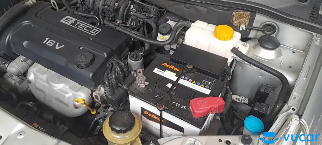 Chevrolet Aveo LT 1.4 MT 2018 - Khoang động cơ 2